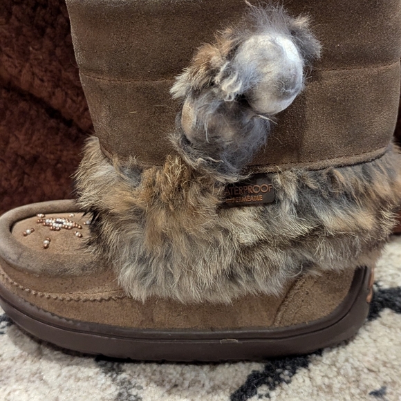 Manitobah Mukluks Waterproof Snowy Owlet, Size 9 - Picture 7 of 11